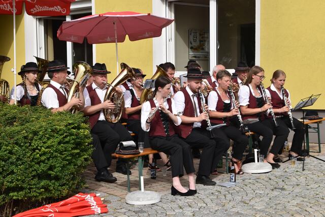 Musikalisch umrahmt wurde die Eröffnung vom Musikverein Leithaberg Leithaprodersdorf. | Foto: Stefan Schneider