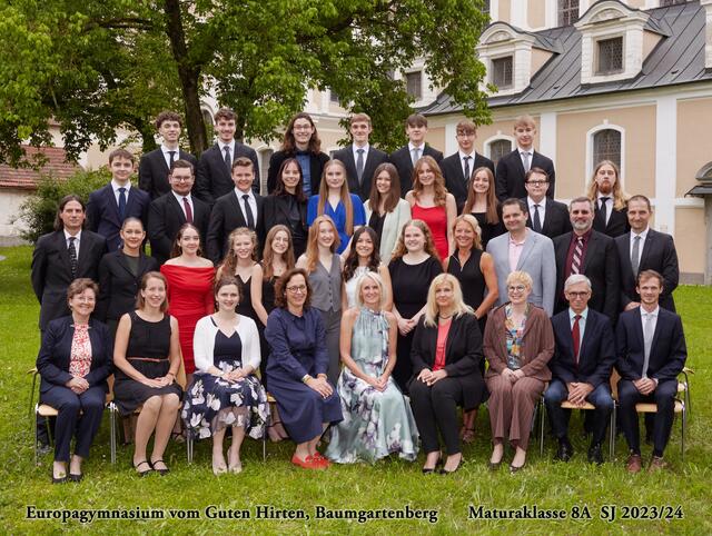 Maturaklasse 8A – Namen siehe Text | Foto: GMR Fotografen Gesellschaft