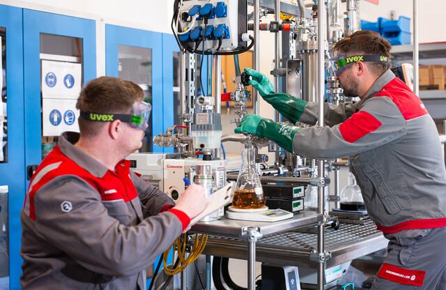 Vom Laborversuch bis zum Testlauf können Kunden von Kremsmüller die Varianten der Behandlung von Reststoffen erforschen.  | Foto: Kremsmüller