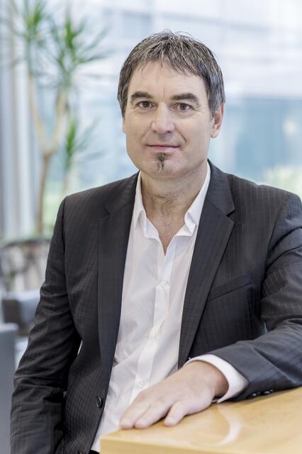 Paul Gessl, Chef der NÖ Kulturwirtschaft GmbH bedankt sich für die gute Arbeit. | Foto: Thomas Schnabel