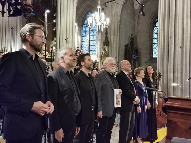 Ewald Nagl (Bariton), Gerd Kenda (Bass), Daniel Johannsen (Tenor), Franz Zebinger (Komponist), Albert Wonaschütz (Gesamtleitung), Elisabeth Stemberg (Sopran), Klaudia Tandl (Alt) | Foto: Hermine Arnold