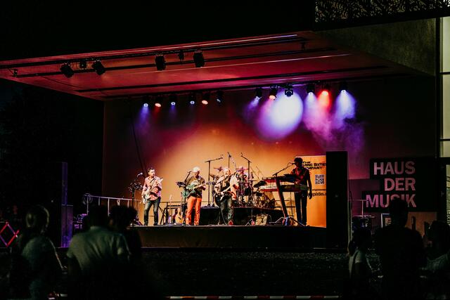 In Gleisdorf bieten auch heuer wieder die Music-Fridays mit vielen tollen Bands und Musikgruppen Hörgenuss der Spitzenklasse- | Foto: tinaszabophotography