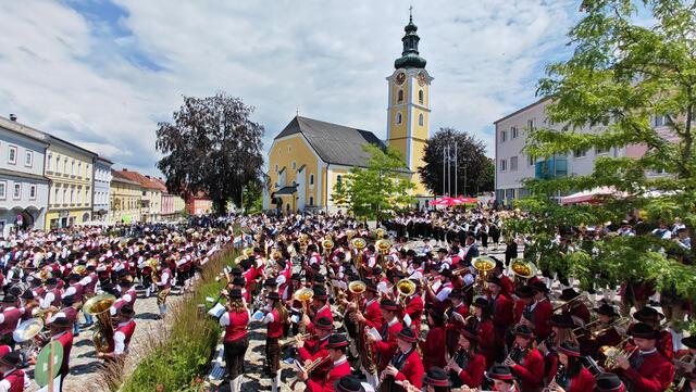 Der Festakt war ein ganz besonderer Höhepunkt an diesem musikalischen Wochenende in Waizenkirchen. | Foto: Patricia Gfölner