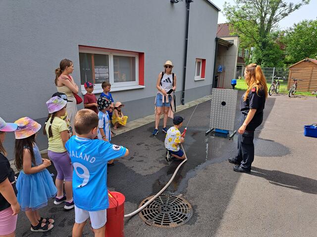 Die Kinder durften allerhand selbst ausprobieren. | Foto: FF Kapfenberg-Diemlach