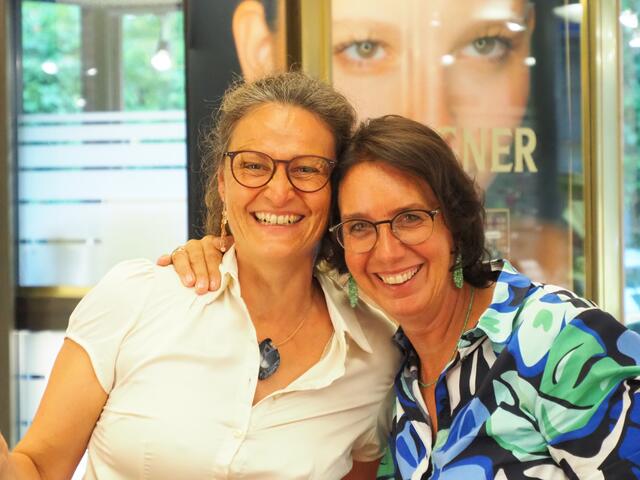 Doris Haslberger, geborene Aigner, (r.) mit ihrer Mitarbeiterin Anita. | Foto: BRS