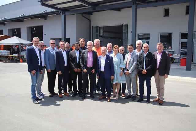 In Anwesenheit zahlreicher Ehrengäste fand die Eröffnung der umgebauten Zentralwerkstätte in Feldbach statt.  | Foto: RegionalMedien