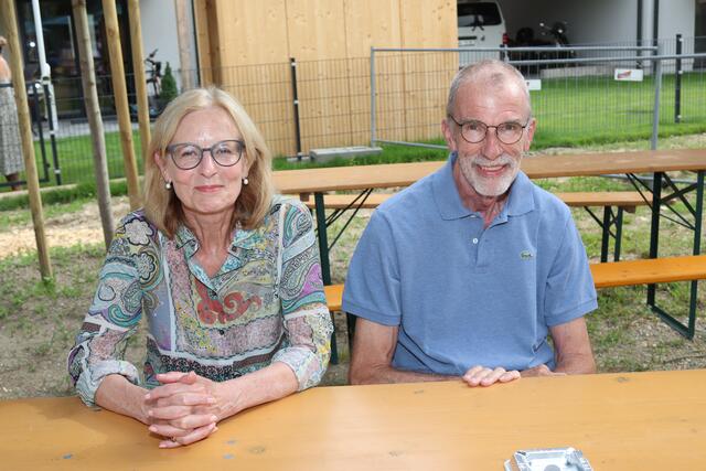 Mitten im Geschehen: Ingrid und Alfred | Foto: MeinBezirk.at