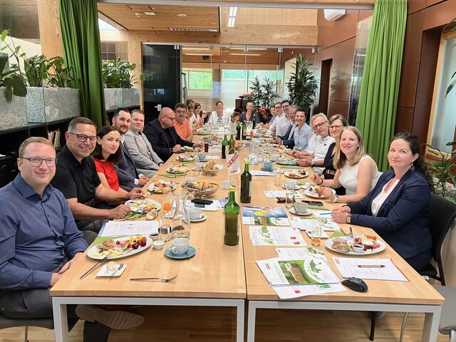 Voller Tisch beim Unternehmerfrühstück der WKO Eferding. | Foto: WKO Eferding