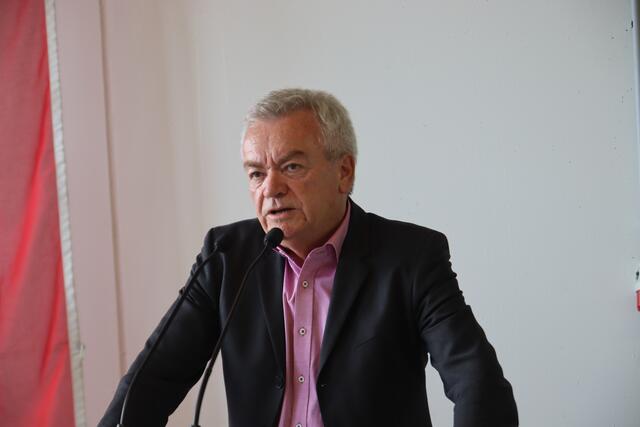 LH-Stv. Anton Lang gratulierte zum gelungenen Umbau im Sinne der Sicherheit der Mitarbeiter. | Foto: RegionalMedien