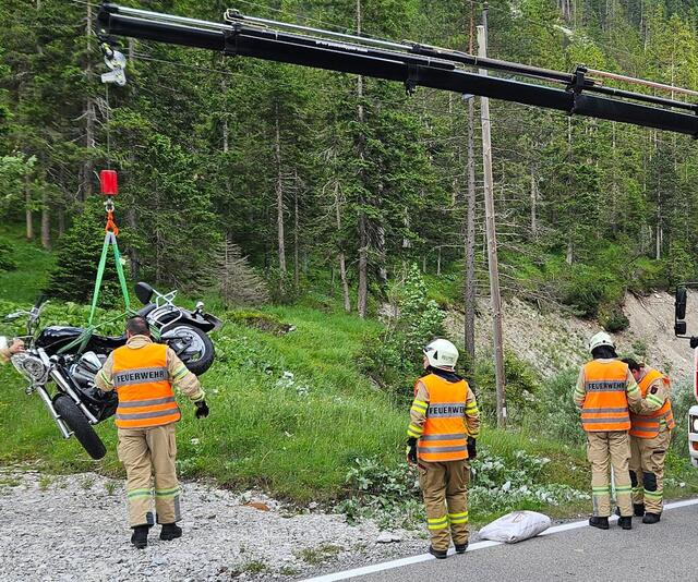 Am Montagnachmittag kam es auf der Planseestraße in Reutte zu einem tragischen Motorradunfall, bei dem ein 71-Jähriger ums Leben kam. | Foto: ZOOM.TIROL