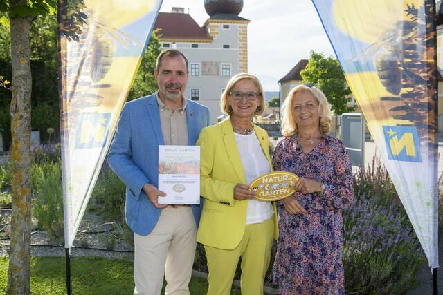 Landeshauptfrau Johanna Mikl-Leitner mit Bürgermeister Andreas Hammer und Umweltgemeinderätin Regina Hartl | Foto: „Natur im Garten“ / R. Herbst