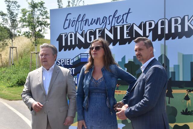 Bürgermeister Michael Ludwig, Umweltstadträtin Ulli Sima und der Favoritner Bezirksvorsteher Marcus Franz (alle SPÖ) eröffneten den Tangentenpark. | Foto: Karl Pufler/rmw