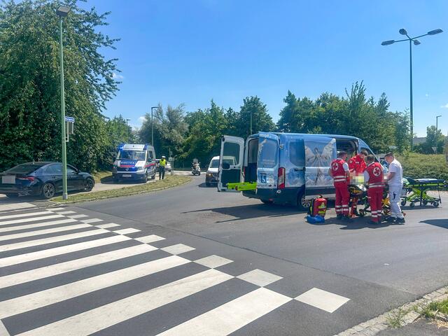 Zur rechten Zeit am richtigen Ort: Mitglieder des Vereins Rollende Engel leisteten wieder Erstversorgung nach schwerem Kreuzungscrash. | Foto: laumat.at