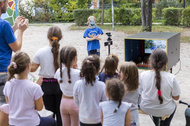 Auf die Kinder warten beim Zoom Mobil verschiedenste Stationen, bei denen sie sich kreativ austoben können.  | Foto: ZOOM Kindermuseum/Natali Glisic