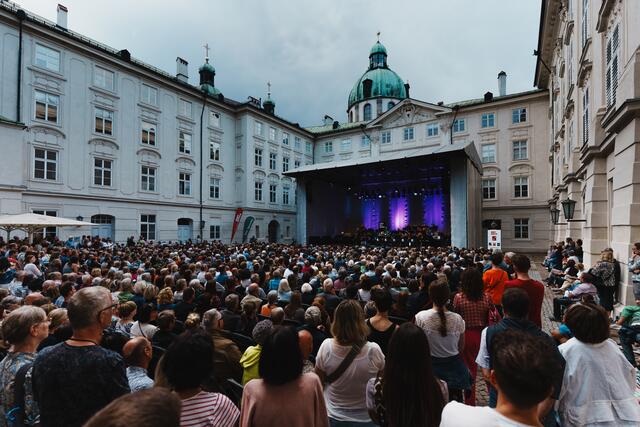 Die Open-Air-Bühne im historischen Innenhof der Hofburg Innsbruck eröffnet wieder Klangwelten. | Foto: Veranstalter