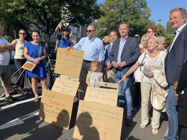 Der Radweg in der Krottenbachstraße spaltet weiter die Gemüter. Einig wird man sich nicht. | Foto: Rieger/RMW