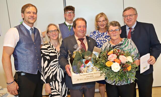 Herbert Rastinger (Mitte) bei seienr Pensionierungsfeier. | Foto: Hörmandinger