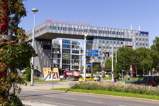 Das Möbelhaus hält am Freitag eine kleine Überraschung für Schülerinnen und Schüler bereit. (Archiv) | Foto: Weingartner-Foto / picturedesk.com