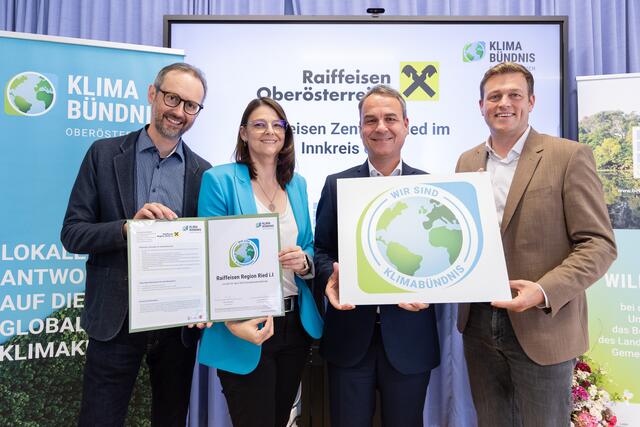 Norbert Rainer, Silvia Geisberger, Geschäftsleiter Joachim Knoglinger und Stefan Kaineder. | Foto: Klimabündnis OÖ