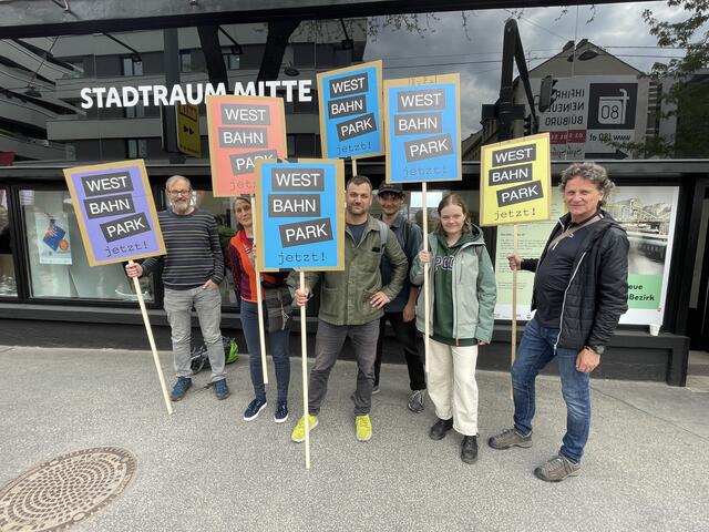 Der Verein Westbahnpark.Jetzt fordert mehr Grün für den Park.  | Foto: Patricia Hillinger
