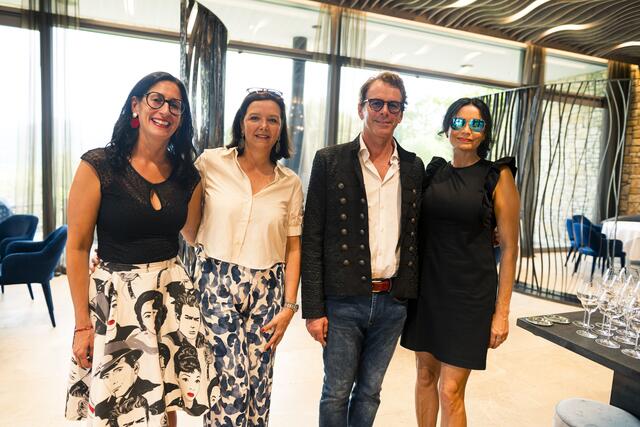 Mirjam Orasch (Domäne Lilienberg-Chefin) mit dem Team der Steuerberatung Wunderwerk | Foto: Kayjansen.com