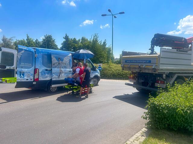 Zur rechten Zeit am richtigen Ort: Mitglieder des Vereins Rollende Engel leisteten wieder Erstversorgung nach schwerem Kreuzungscrash. | Foto: laumat.at