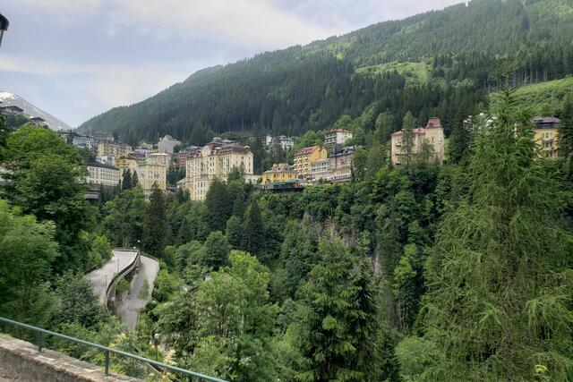 Ist schon faszinierende wie hier die historischen Gebäude in die Landschaft gebaut wurden.