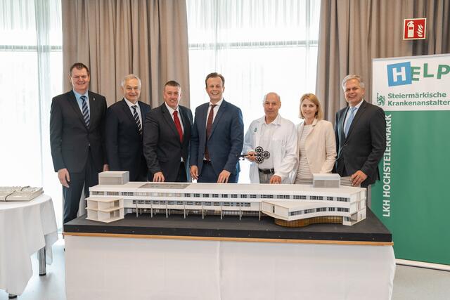 Große Jubiläumsfeier in Bruck: Ulf Drabek, Gerhard Stark, Klaus Zenz, Karlheinz Kornhäusl, Erich Schaflinger, Margot Reisinger und Gunther Weihs. | Foto: Ekatarina Paller (Pashkovskaya)