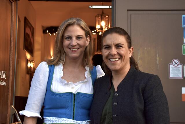 Neos-Chefin Beate Meinl-Reisinger (links) | Foto: MeinBezirk