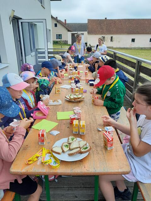 Bei der gemeinsamen Jause in Sparbach | Foto: MIS Sparbach