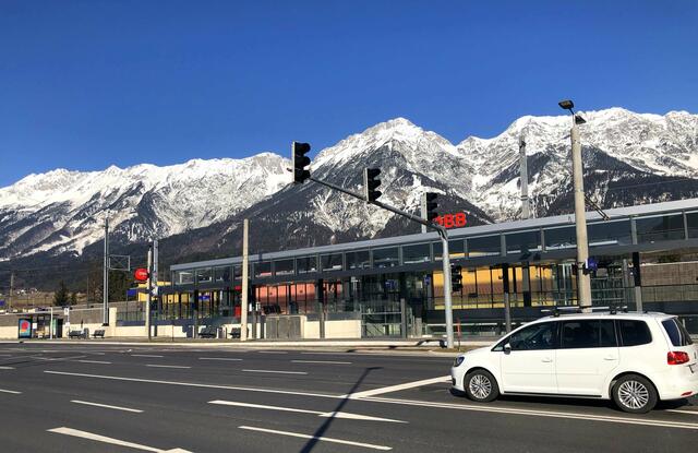 Die abschließenden Bauarbeiten für die neue ÖBB-Haltestelle Rum sind in vollem Gange. | Foto: Pock