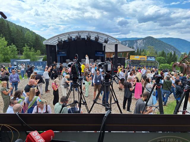 150 Medienvertreter bei der PK auf der Reiteralm
