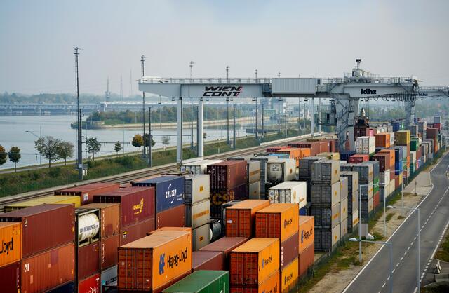 Nach Warnstreiks in der Speditions- und Lagerbranche ruft die Gewerkschaft die Arbeitgeber an den Verhandlungstisch zurück und warnt bereits im Vorfeld einer neuerlichen KV-Runde vor weiteren Kampfmaßnahmen.  | Foto: Steve Haider