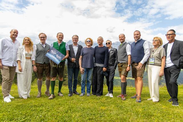 Klaus Hofstätter (Geschäftsführer Hauser Kaibling), Moderatorin Silvia Schneider, Andreas Keinprecht (1. Vorsitzender Schladming-Dachstein),Georg Bliem (Geschäftsführer Planai & Hochwurzen), Christopher Drexler (Landeshauptmann der Steiermark), die Künstler Mick Hucknall (Simply Red), Sting und Bryan Adams, Mathias Schattleitner (Geschäftsführer Schladming-Dachstein), Daniel Berchthaller (Geschäftsführer Reiteralm), Maria Drechsler (Vize-Bürgermeisterin Schladming), Veranstalter Klaus Leutgeb