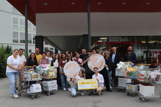 Mit den Spenden konnte eine beachtliche Menge an Lebensmittel erworben werden.  | Foto: Seelos