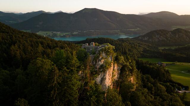 Luftaufnahme der Ruine Wartenfels in Blickrichtung Fuschlsee | Foto: T. Niedermüller
