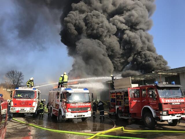 Damit die Helferinnen und Helfer, die rund um die Uhr für die Bevölkerung im Einsatz sind, finanzielle Unterstützung bekommt, gibt es ein eigenes Feuerwehr-Volksbegehren. | Foto: BFKDO-EU