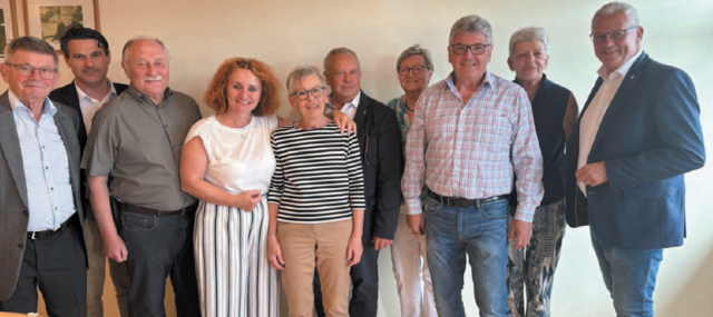 (v.l.) Seniorenbund-Bezirksobmann Mathias Heinschink, Nationalrat Christoph Zarits, Obmann Georg Schaden, Vizebürgermeisterin Monika Teubenbacher-Schriefl, Schriftführerin Liselotte Tinhof, Seniorenbund-Landesparteiobmann Rudolf Strommer, Finanzprüferin Ruth Ankerl, Obmann Stv. Alfred Schlögl, Finanzreferentin Gerda Nemeth, Bürgermeister von Eisenstadt Thomas Steiner | Foto: ÖVP Müllendorf