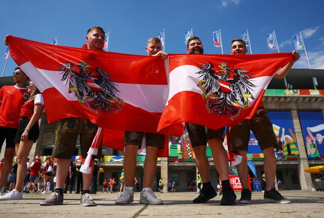 Viele Fans reisten öffentlich zur EM an. Eine Zugfahrt mit der Deutschen Bahn hinterließ jedoch Eindrücke. Lob gab es für die ÖBB. | Foto:  Lisi Niesner / REUTERS / picturedesk.com