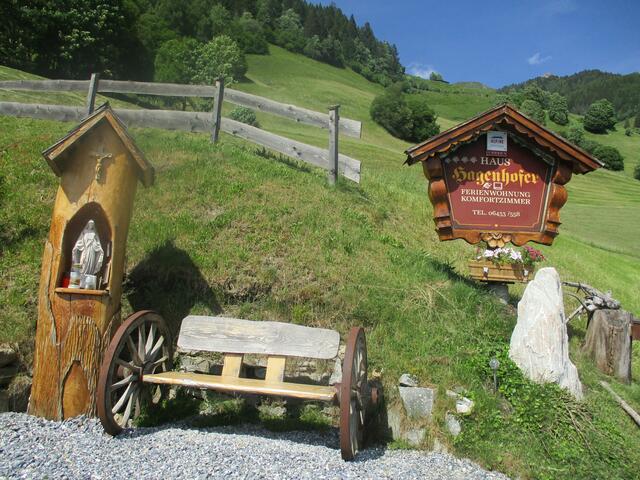 Innehalten 
auf der originelle Sitzbank mit Räder.