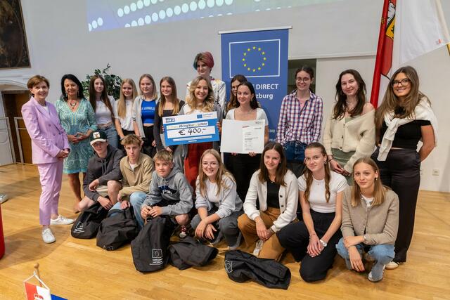 Die Schüler freuen sich über den dritten Platz.  | Foto: Land Salzburg/Neumayr/Hofer