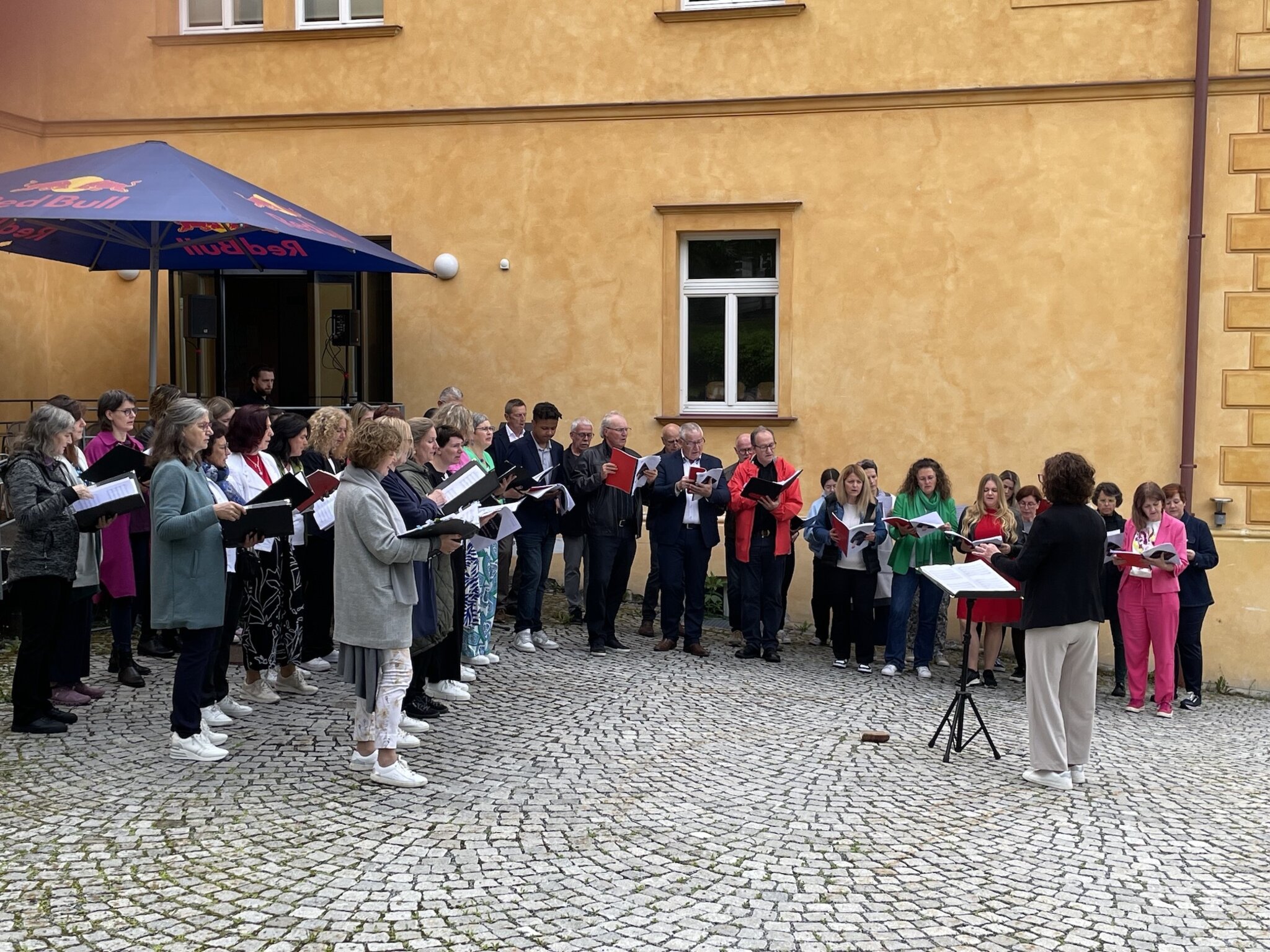 Matinee Mit Picknick Des Bezirkschores Imst Ein Historisches Ambiente matinee-mit-picknick-des-bezirkschores-imst-ein-historisches-ambiente