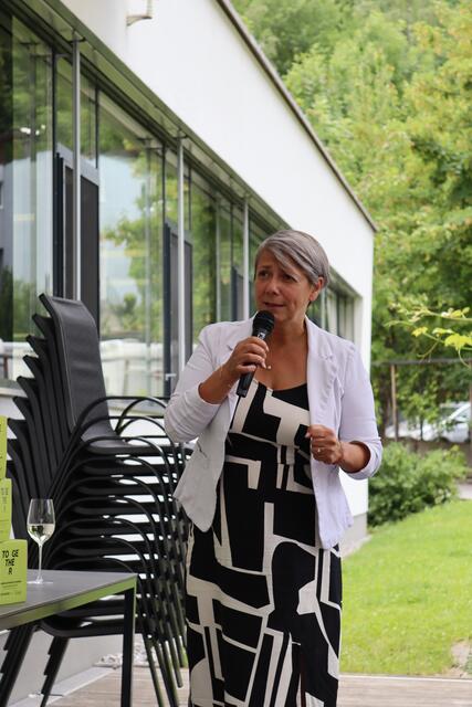 Lobende Worte kamen von Martina Bombardelli, der Direktorin der TFBS für Tourismus und Handel in Landeck.  | Foto: Elisabeth Zangerl