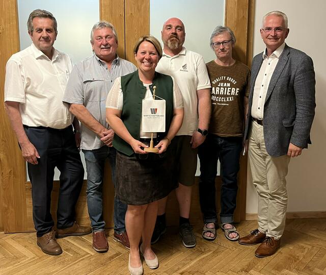 v.l.: WB Bezirksgruppenobmann Gottfried Pilz, GR Franz Rosenberger, WB Gemeindegruppenobfrau Carina Resch, Mario Tazreiter, Leopold Hofbauer und WB Organisationsreferent Andreas Geierlehner. | Foto: WB Amstetten