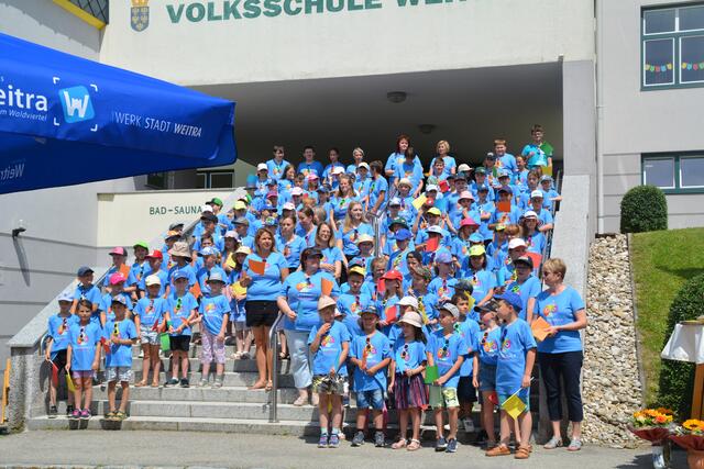 Die Kinder und Lehrerinnen der VS Weitra. | Foto: Pilz