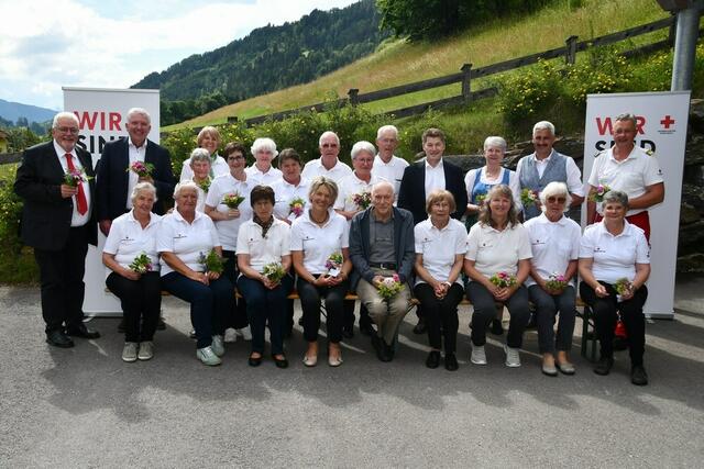 Das Team vom Besuchs- und Begleitdienst im Bezirk Murau mit den Funktionären beim Roten Kreuz. | Foto: Anita Galler