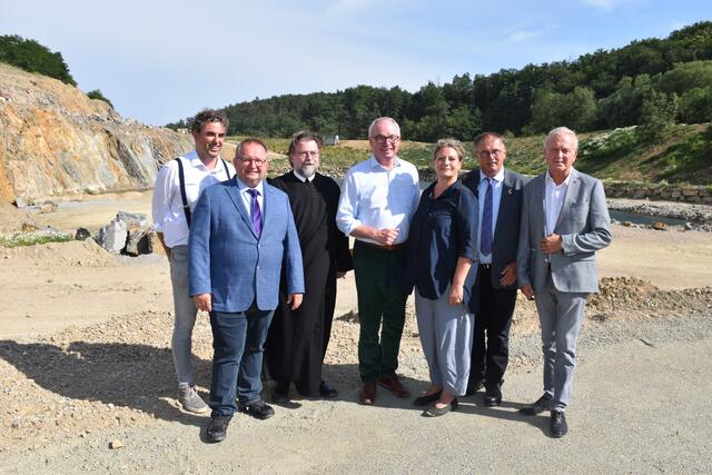 Florian Hengl, Bürgermeister Maissau Franz Kloiber, Pater Michael, LH-Stv. Stephan Pernkoph, Monika Mörth (BM, Wasserwirtschaft), LAbg. Richard Hogl, Bürgermeister Sitzendorf Martin Reiter | Foto: Alexandra Goll
