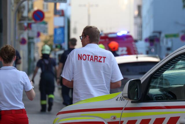 Großaufgebot der Einsatzkräfte beim Welser Altenheim Bruderliebe. Sogar die Sondereinheit Cobra der Polizei wurde hinzugezogen. | Foto: laumat.at