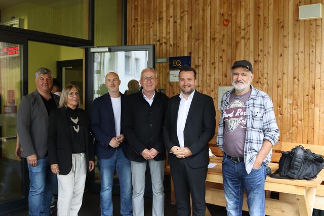 Harald Bonelli (Bgm. Pians), SQM Daniela Lehmann, Simon Zangerl (MINT Oberland), Herbert Mayer (Bgm. Landeck), Benedikt Lentsch (Bgm. Zams) und Förderer Hermann Hammerl.  | Foto: Elisabeth Zangerl