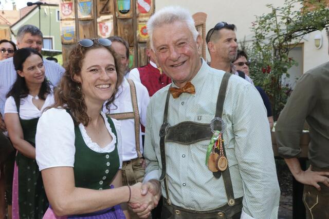 Anna-Sophie Pritscher im spannenden Interview mit dem Erfinder der Holzstraße, Günter Sonnleitner. | Foto: Privat